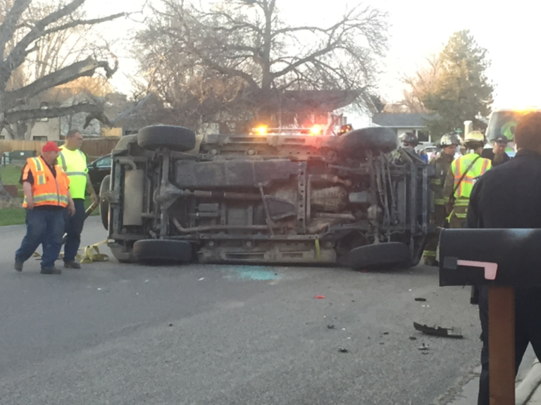 One injured in Laurel rollover crash